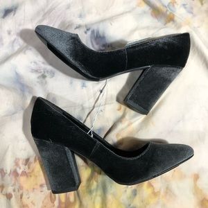 Mossimo size 8.5 gray velvet platform shoes heels